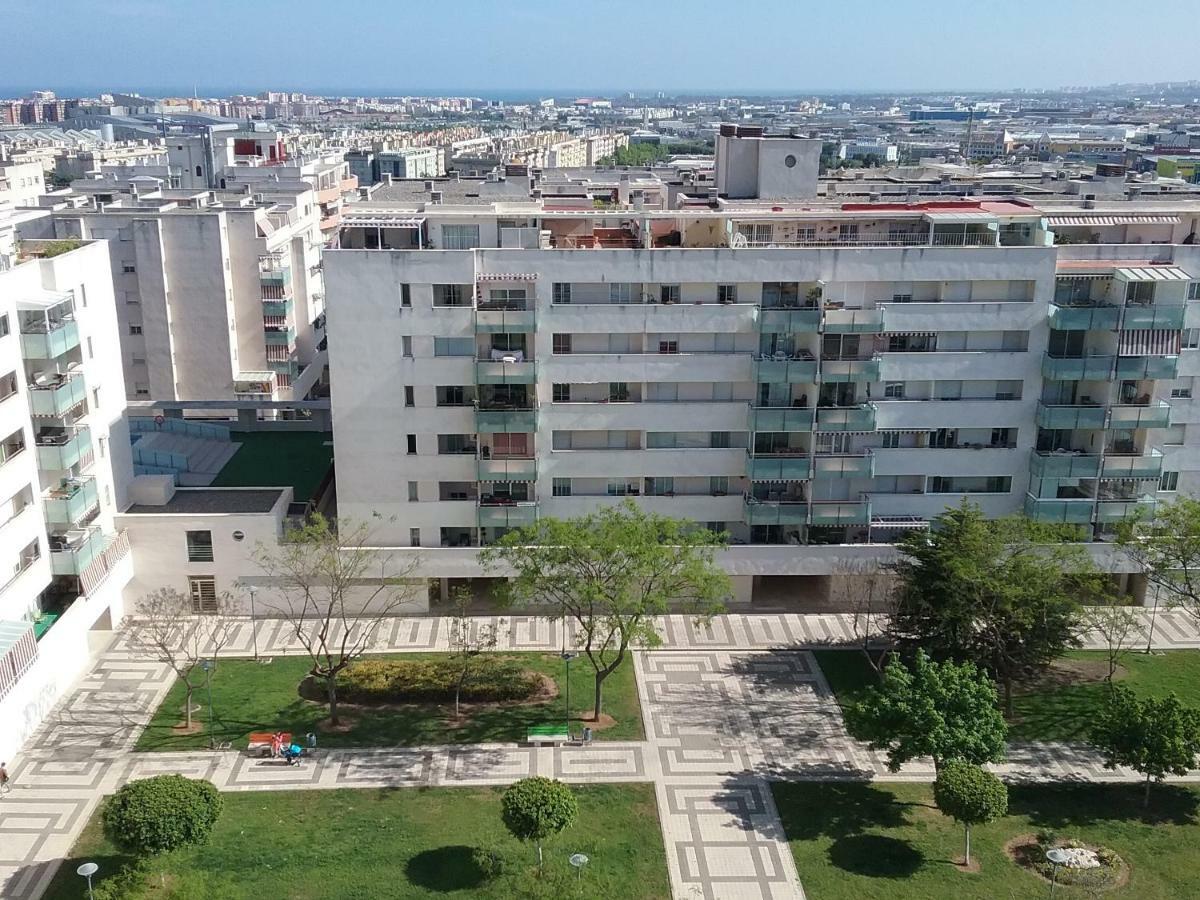 Апартаменты Apartamento Teatinos Малага Экстерьер фото